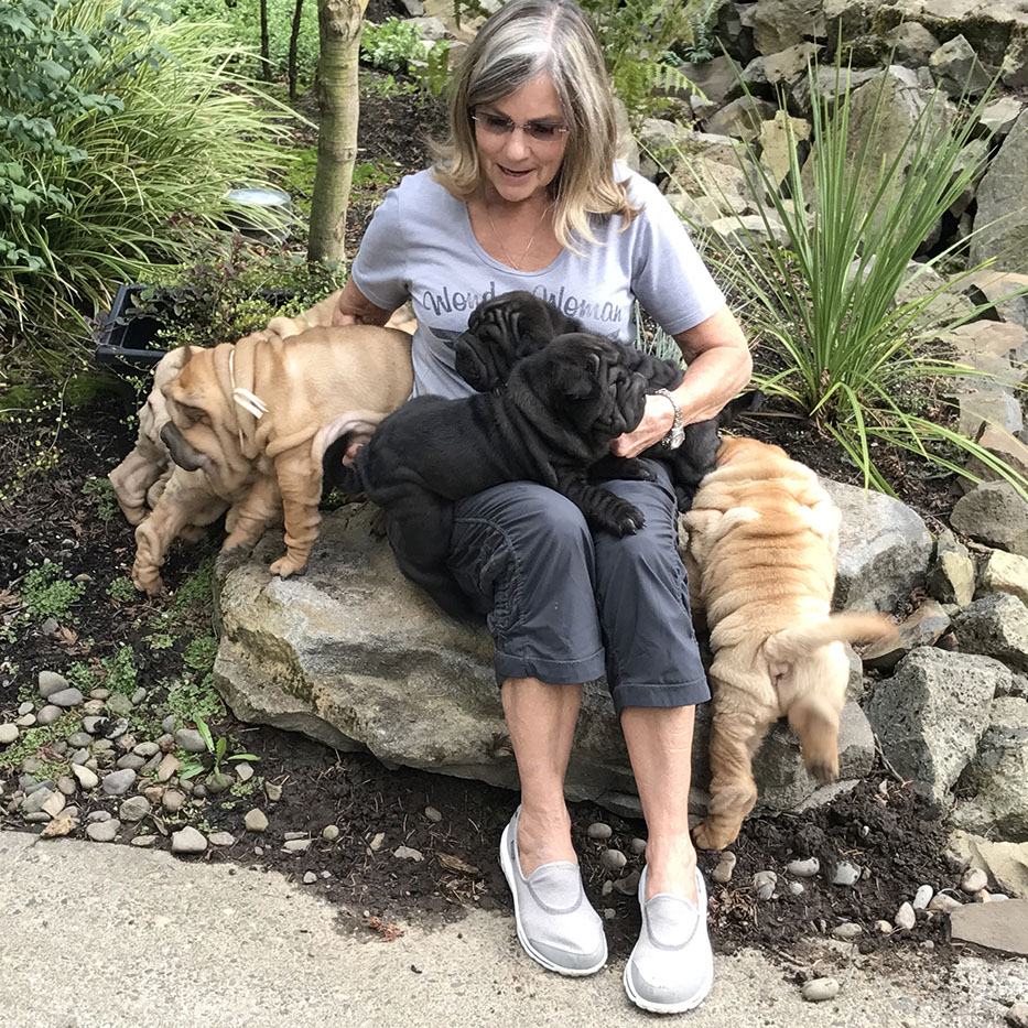 Dee Dee with puppies